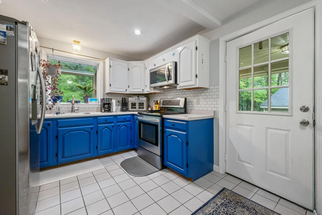 Photo of 100 Colonial