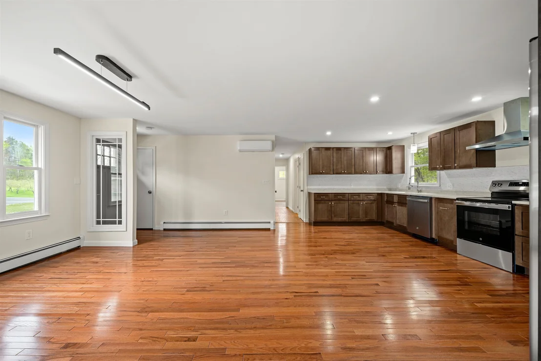 Photo of 6 Colonial