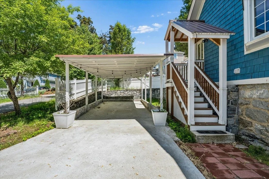Photo of 564 River