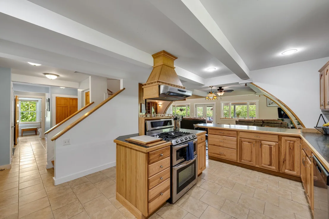 Photo of 1012 Hallstrom