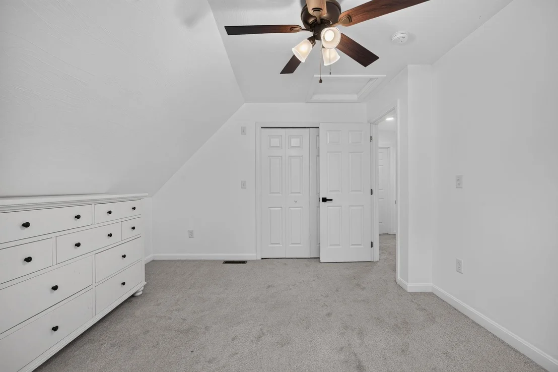 Photo of 992 Beauty Hill
