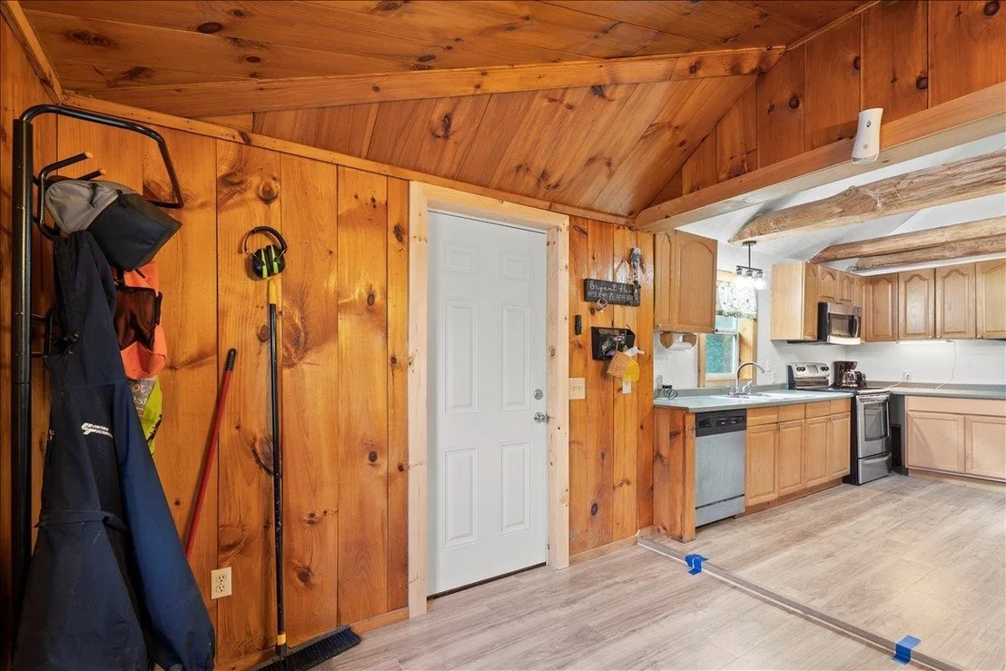 Photo of 3058 Perley
