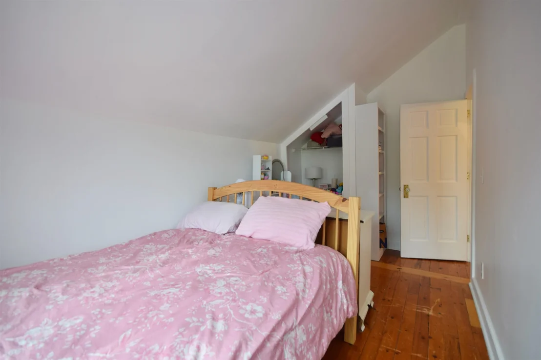 Photo of 2835 Mountain View