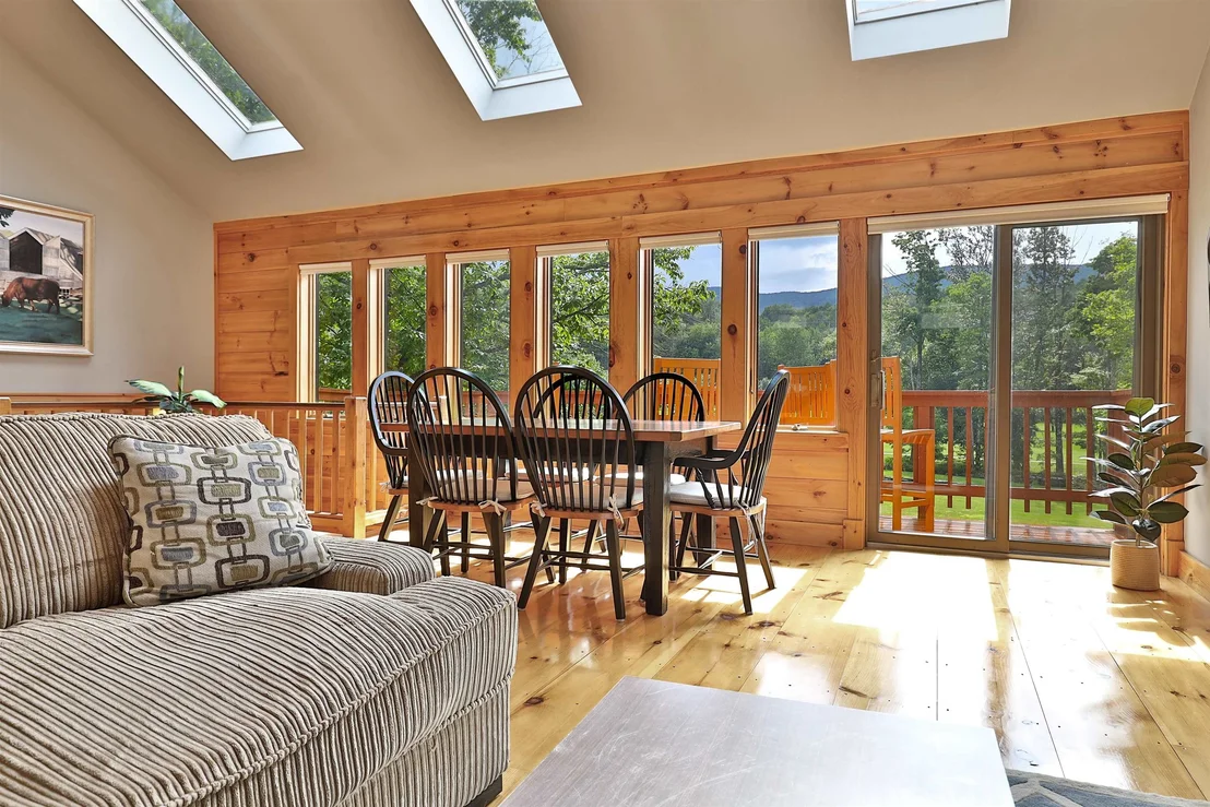 Photo of 426 Roaring Brook