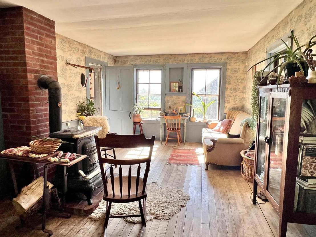 Photo of 575 Somers