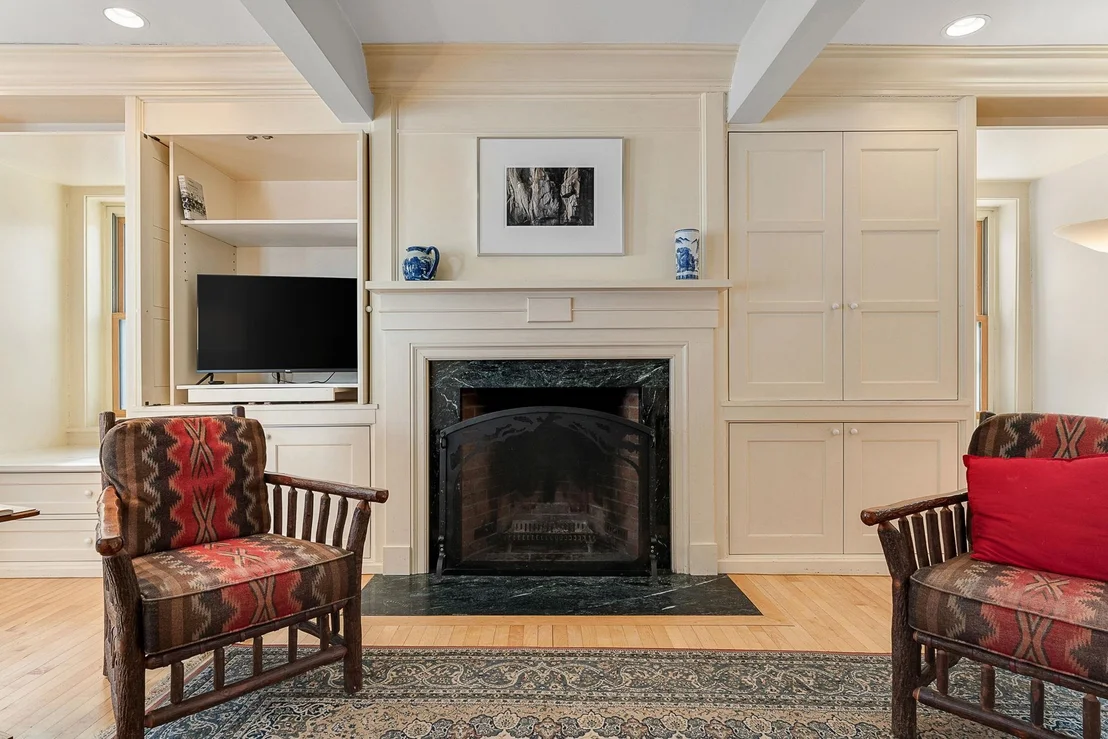 Photo of 565 Main