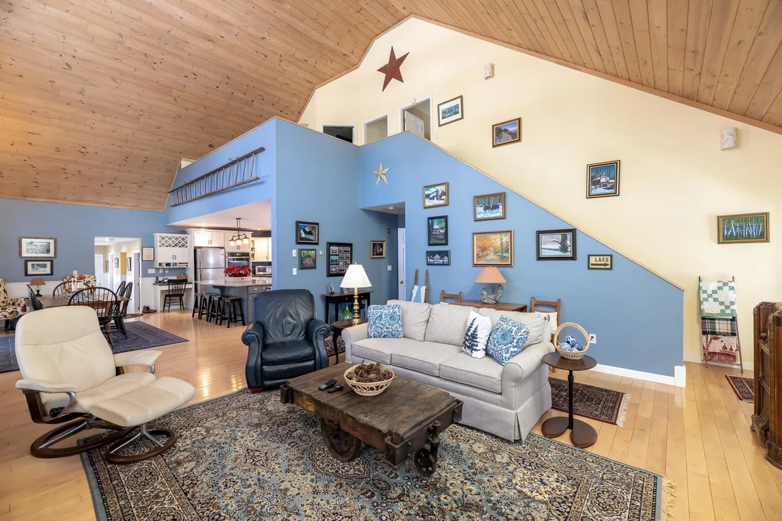 Photo of 8 Oak Knoll