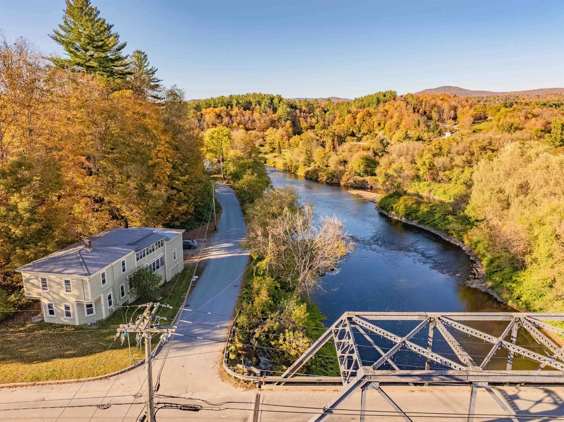 Photo of 21 River Road W