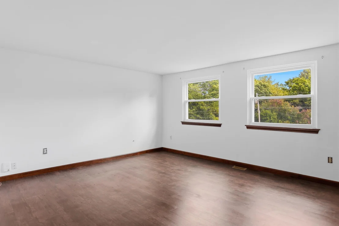 Photo of Unit UNITLUNITR at 31 Juniper
