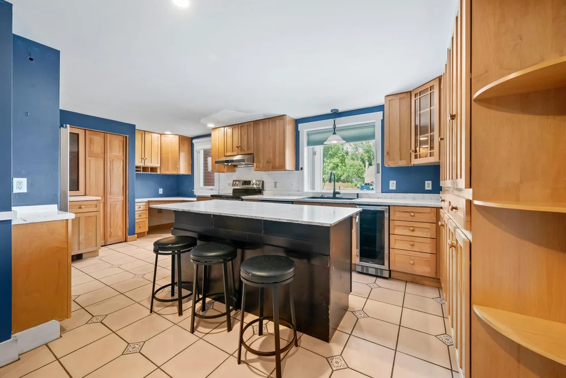 Photo of 2069 Riverside