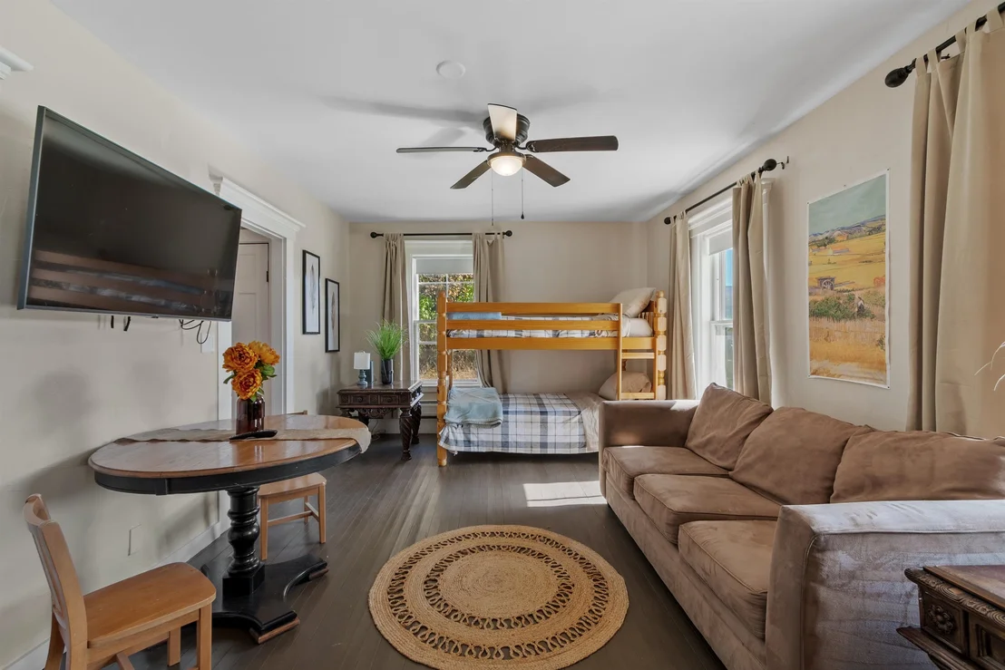 Photo of 2758 Main