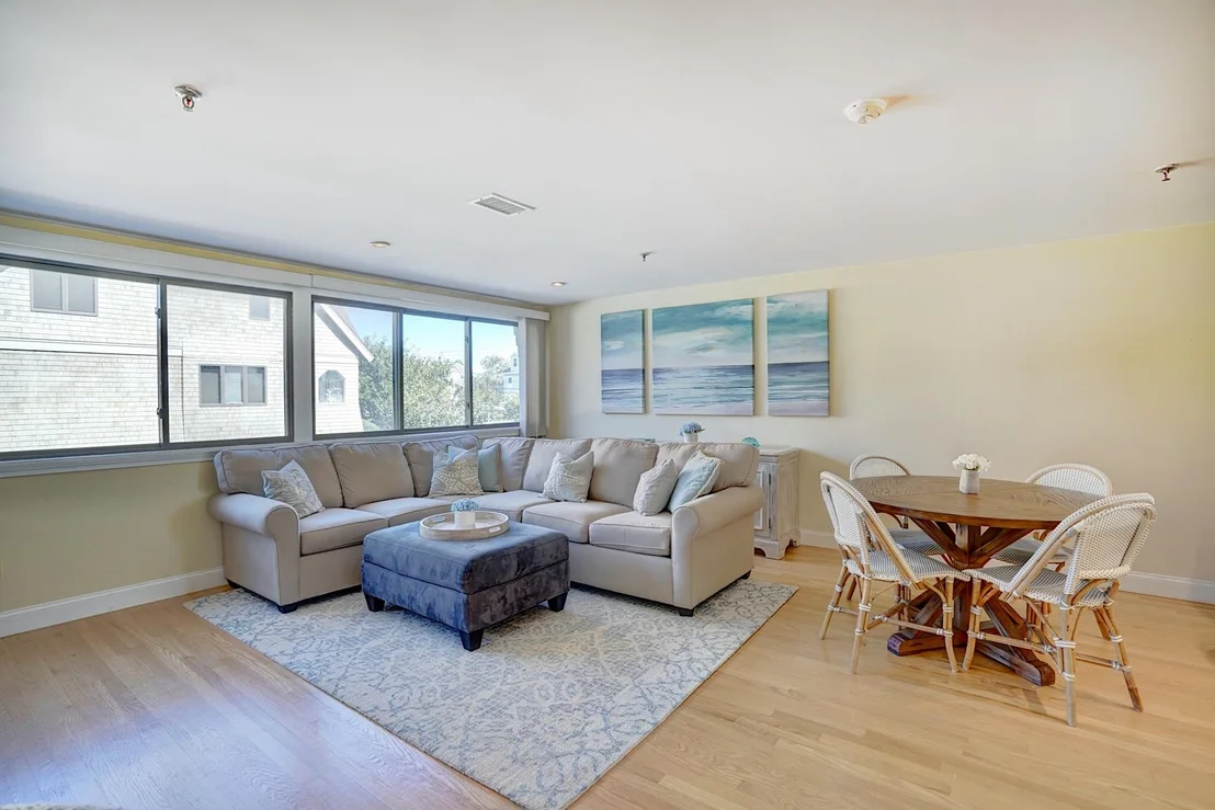 Photo of Unit 27 at 989 Ocean