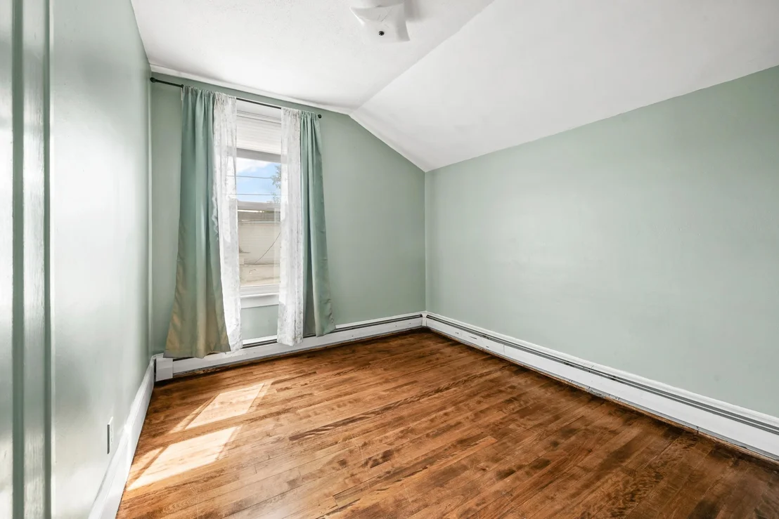 Photo of 2069 Riverside