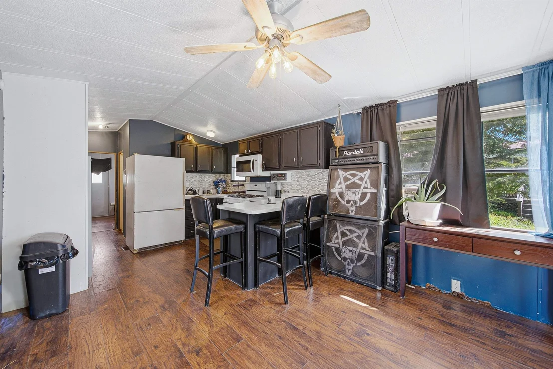Photo of 14 Averill