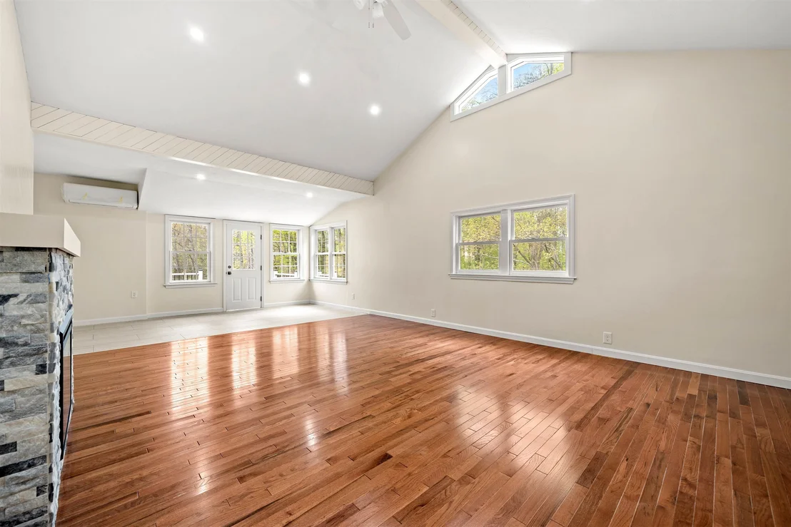 Photo of 6 Colonial
