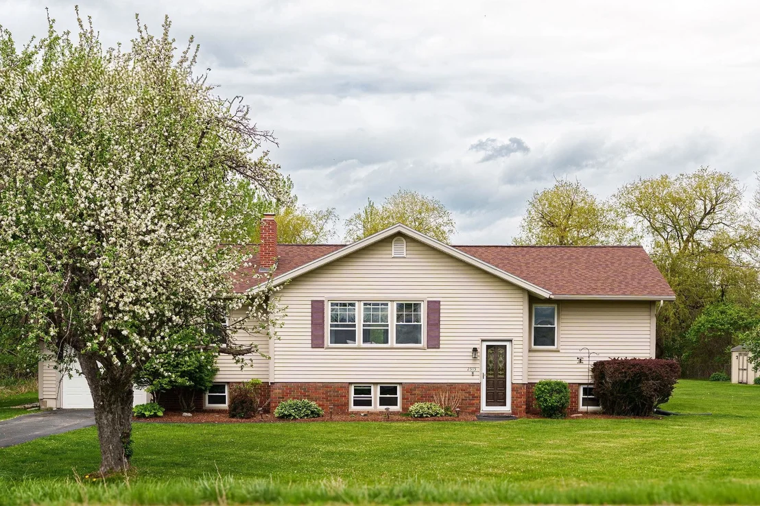 Photo of 2515 Mountain View