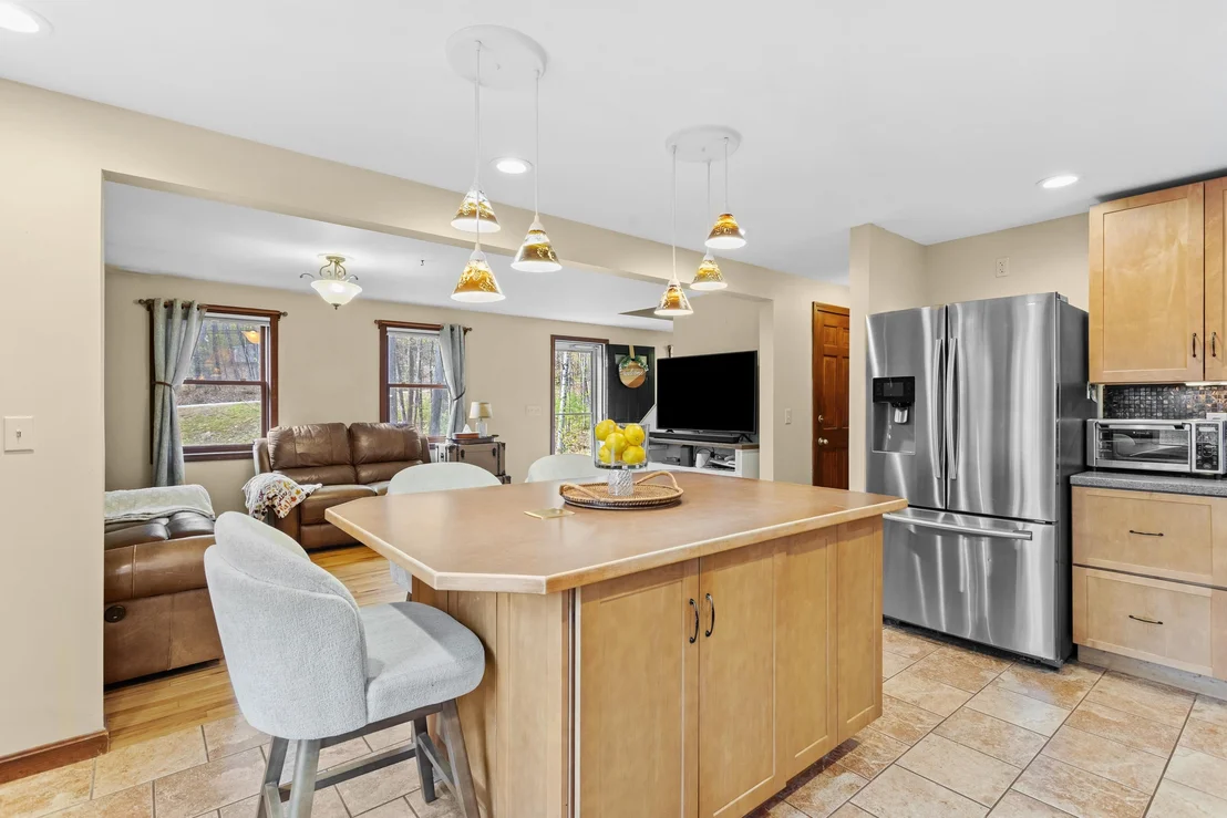 Photo of 345 Davison