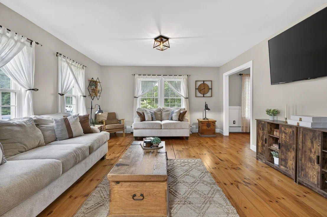 Photo of 376 Main