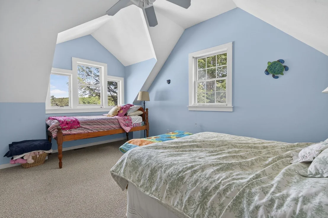 Photo of 2221 Valley