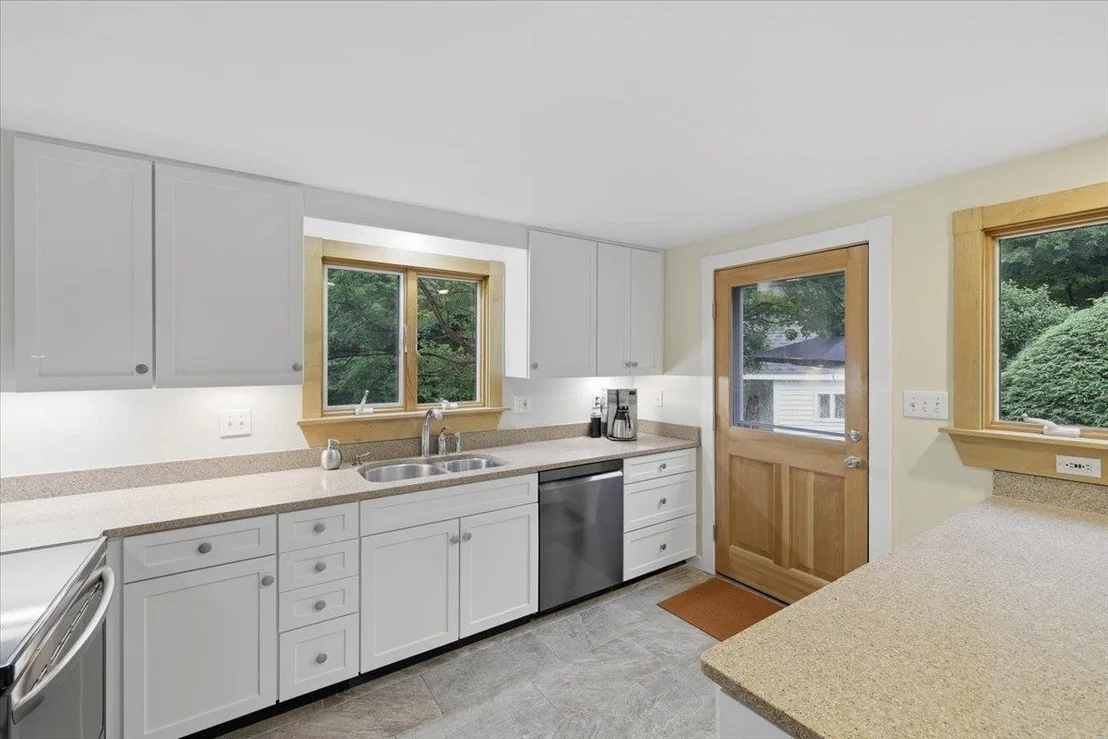 Photo of 16 Lakeview