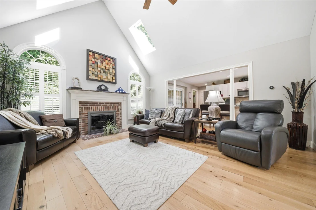 Photo of 9 Danforth