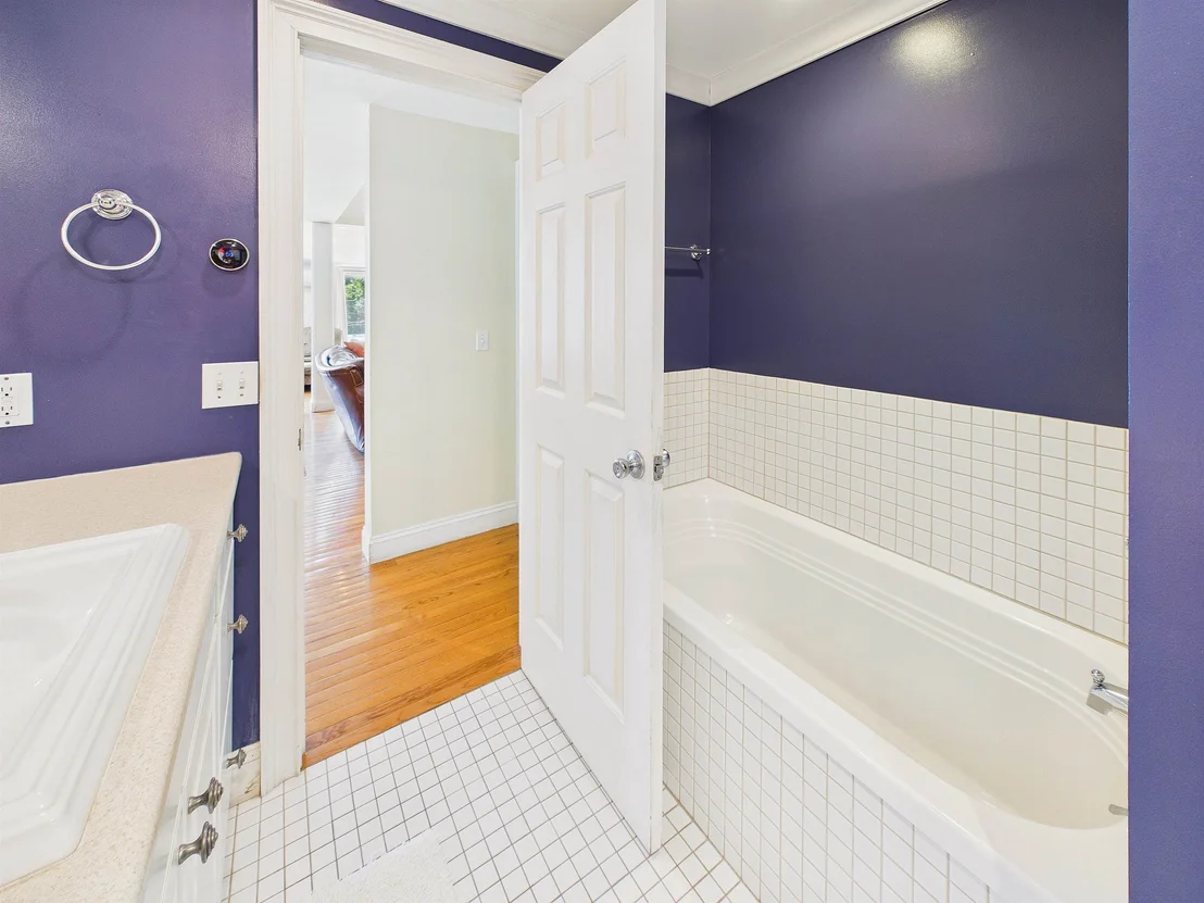 Photo of Unit UNITD at 300 Trailside