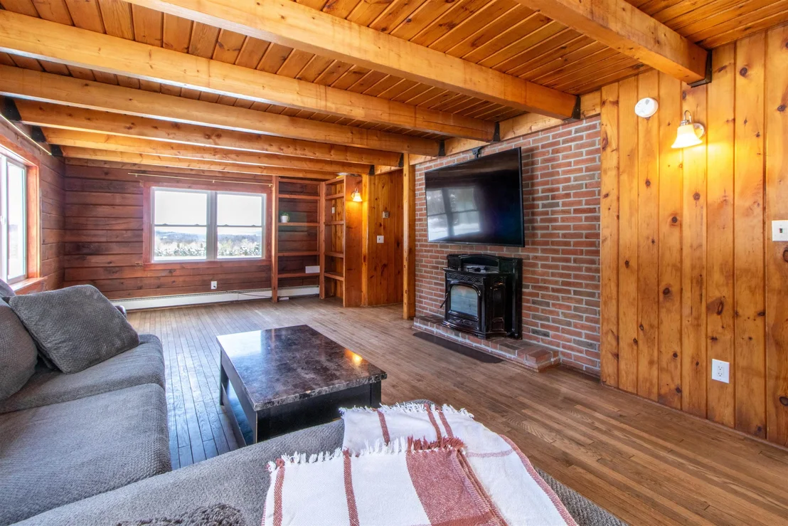 Photo of 2431 Roaring Brook