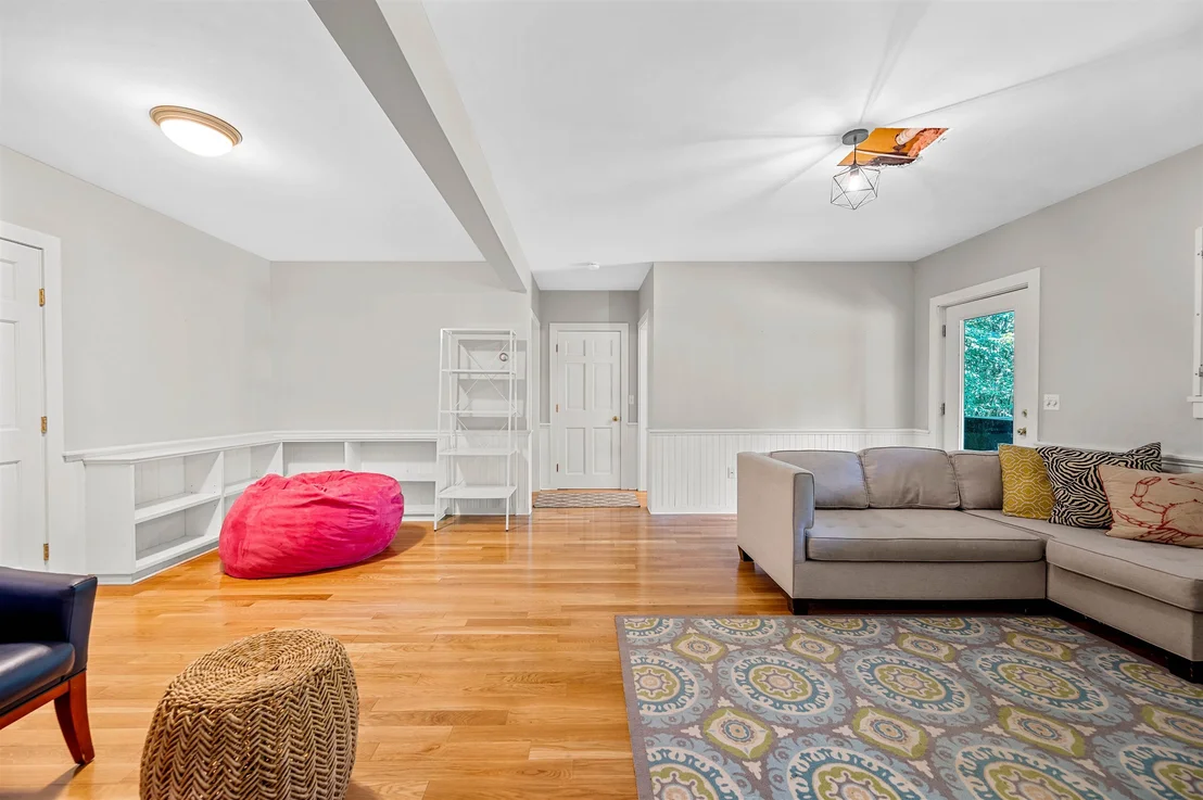 Photo of 111 Pine Tree