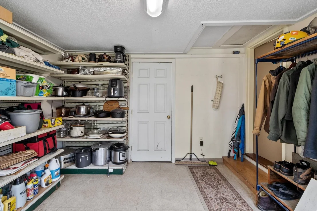 Photo of 654 Daniel Webster