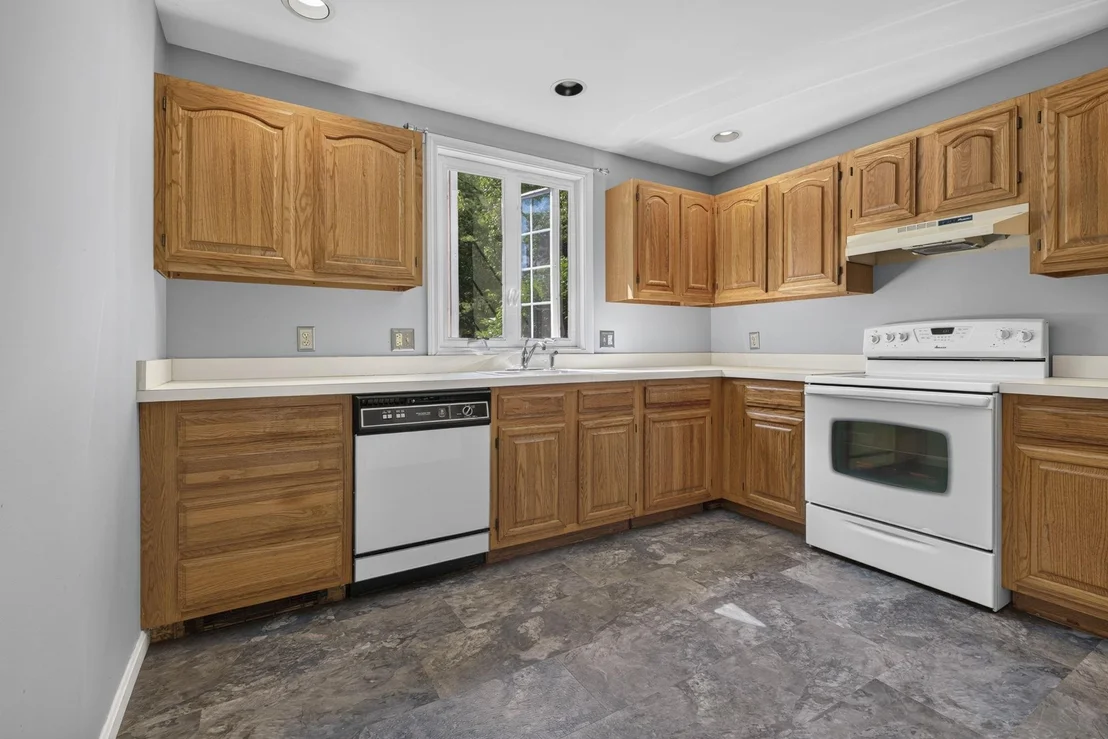 Photo of Unit 366 at 1465 Hooksett