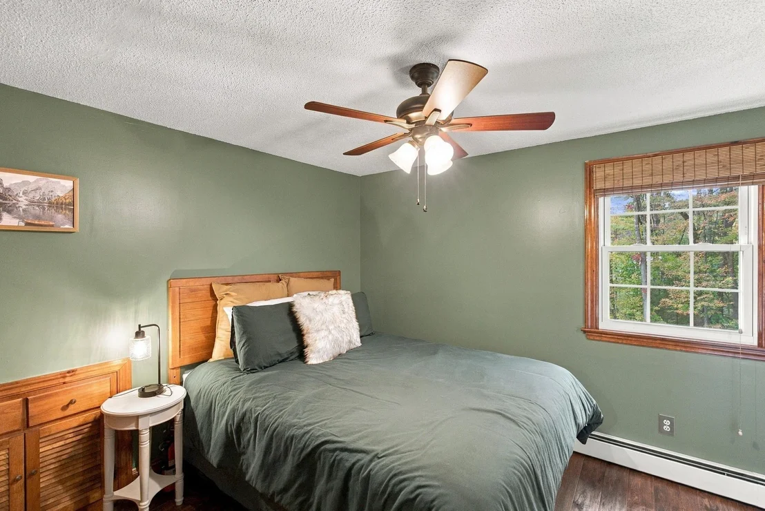 Photo of 9 Holt