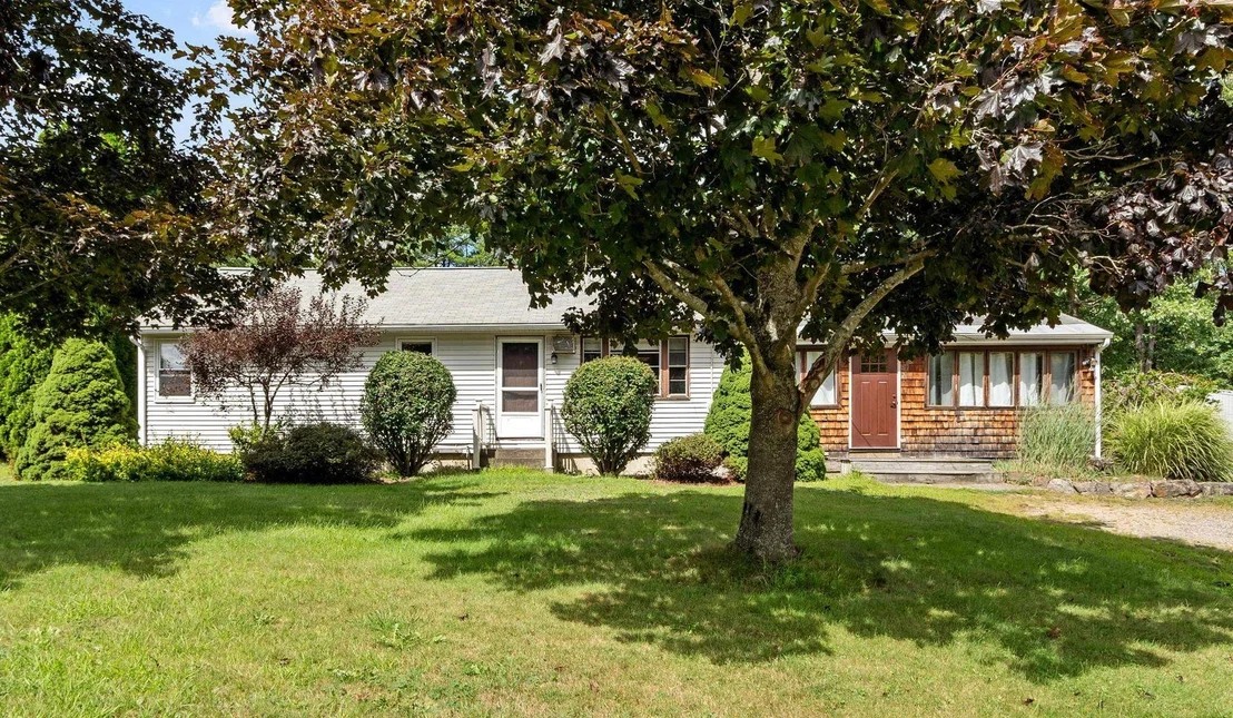 Photo of 654 Daniel Webster