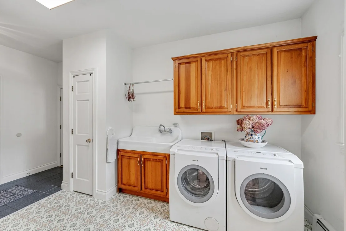 Photo of 302 Ledge Hill