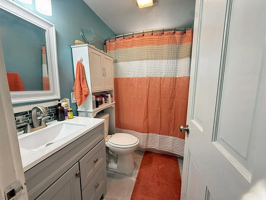 Photo of 387 Main