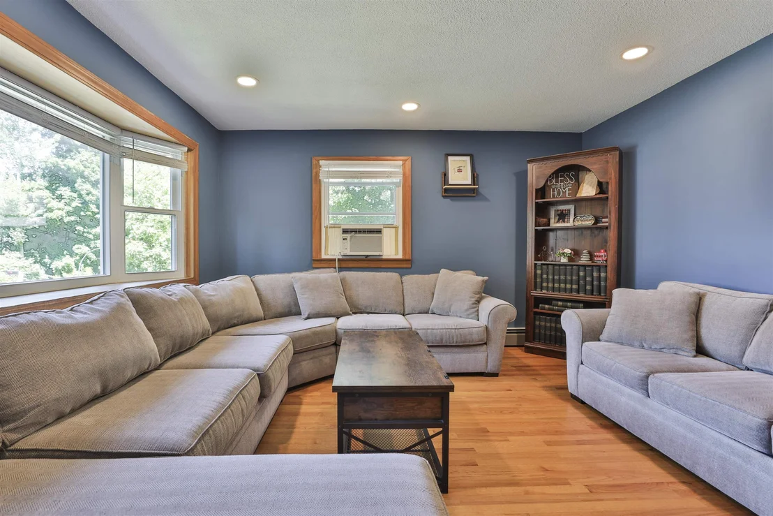 Photo of 61 Knollcrest
