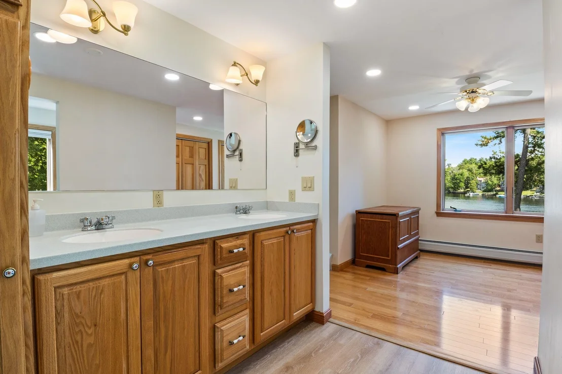 Photo of 22 Lakeside
