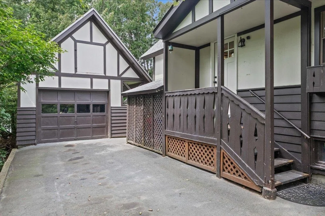 Photo of 6 Edgewood