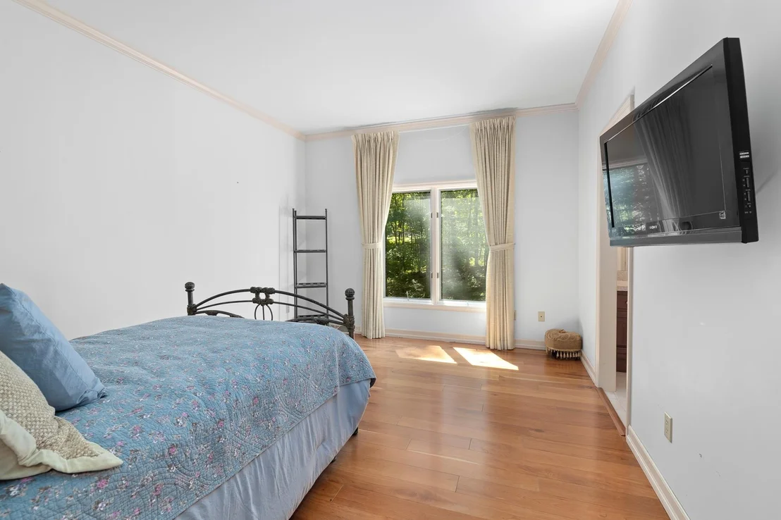Photo of 932 McNamara