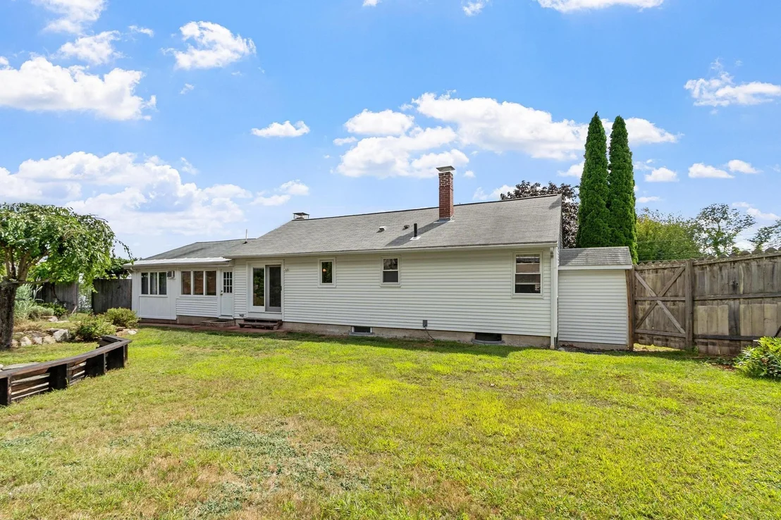 Photo of 654 Daniel Webster