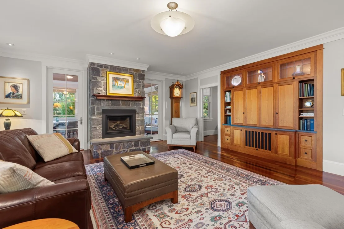 Photo of 24 WISTERIA