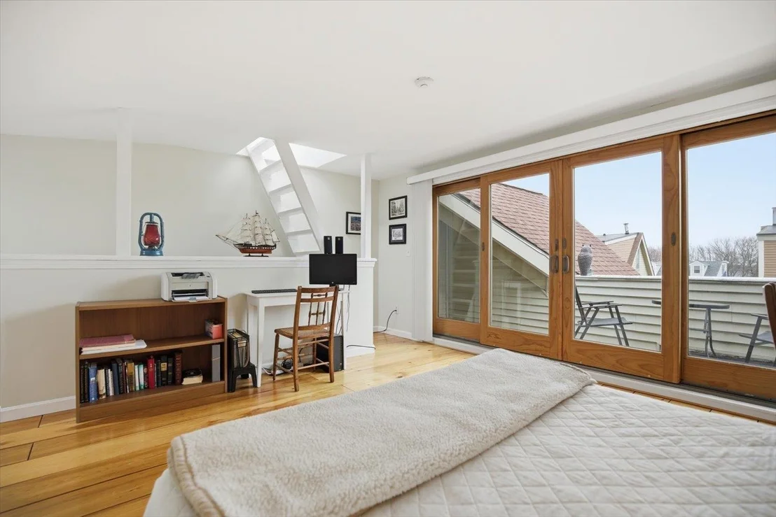 Photo of Unit 8 at 989 Ocean