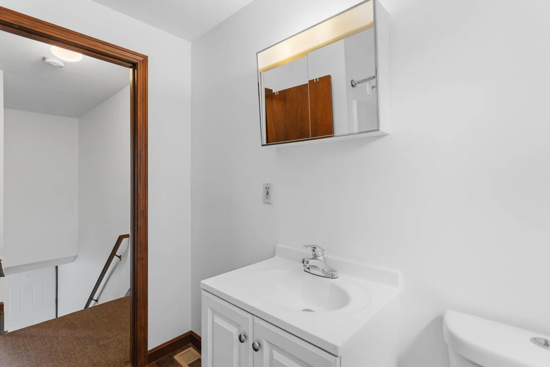Photo of Unit UNITLUNITR at 31 Juniper
