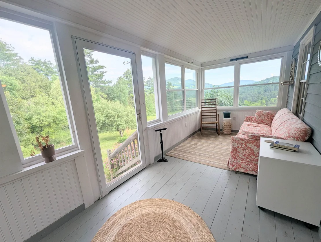Photo of 3954 West Barnet
