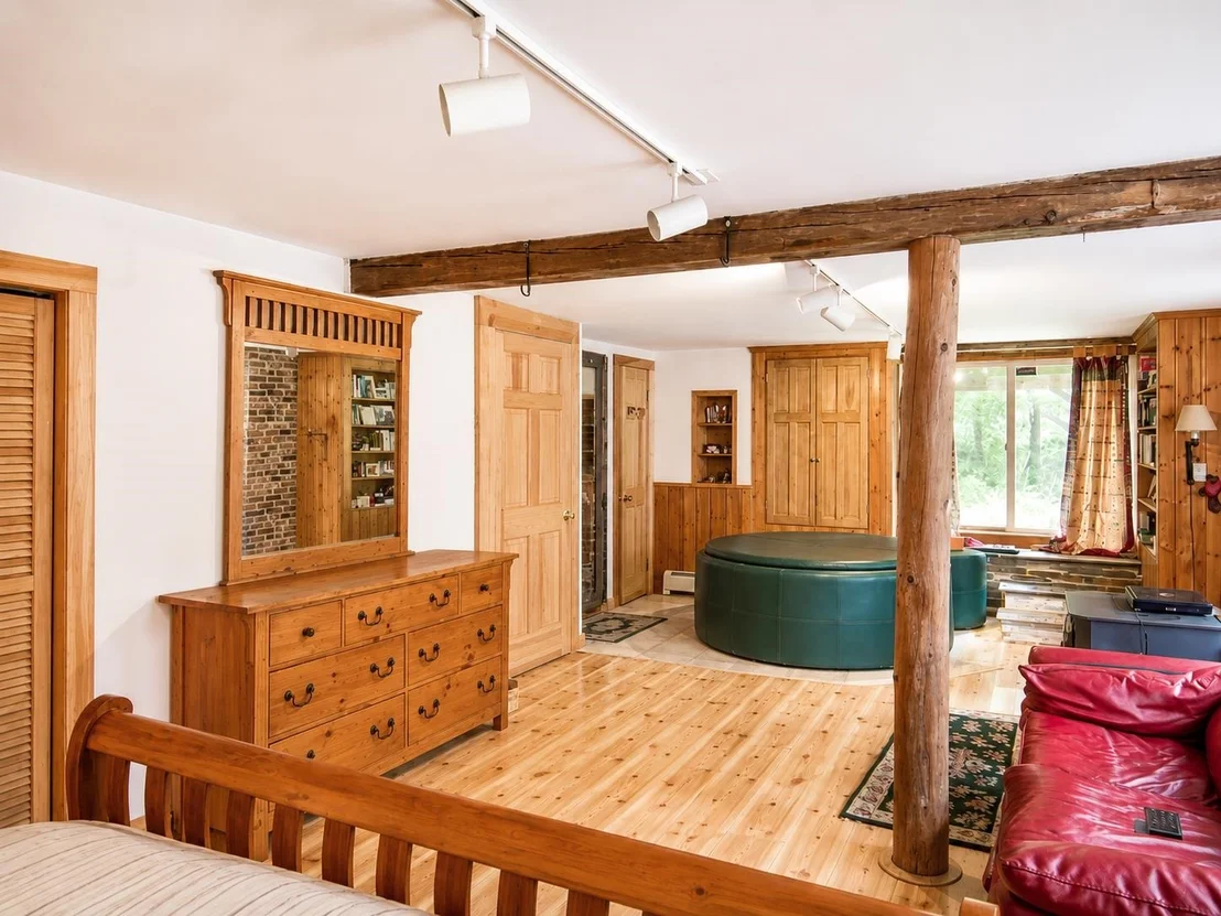 Photo of 212 Thrall