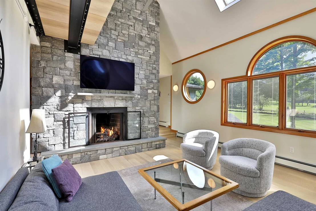 Photo of 426 Roaring Brook