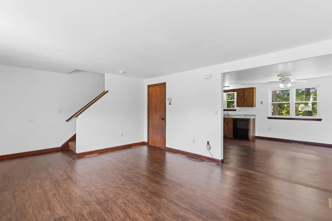 Photo of Unit UNITLUNITR at 31 Juniper