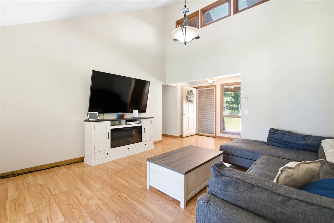 Photo of 103 Lacy