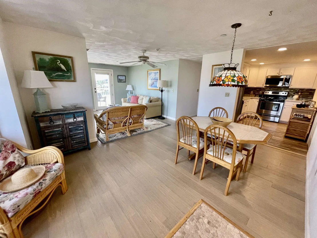 Photo of Unit UNIT1 at 975 Ocean