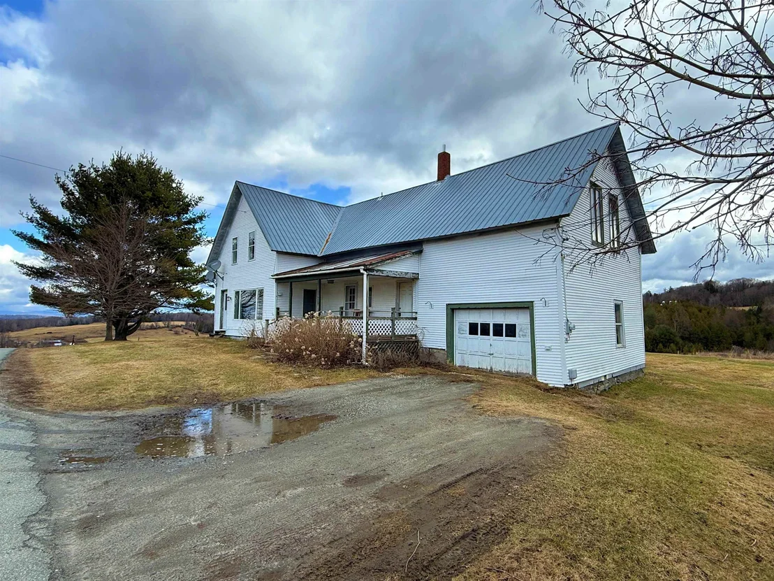 Photo of 2570 Maple Hill