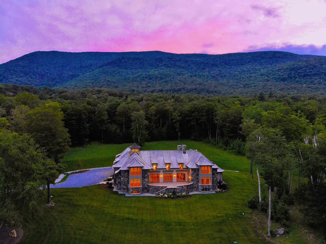Photo of 551 West Fields
